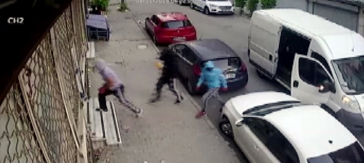 Sultangazi’de 200 Bin Liralık Pantolon Hırsızlığı Kamerada