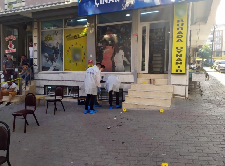 Sultangazi’de Silahlı Kavga: Vurulan Şahsa İlk Müdahaleyi Vatandaşlar Yaptı