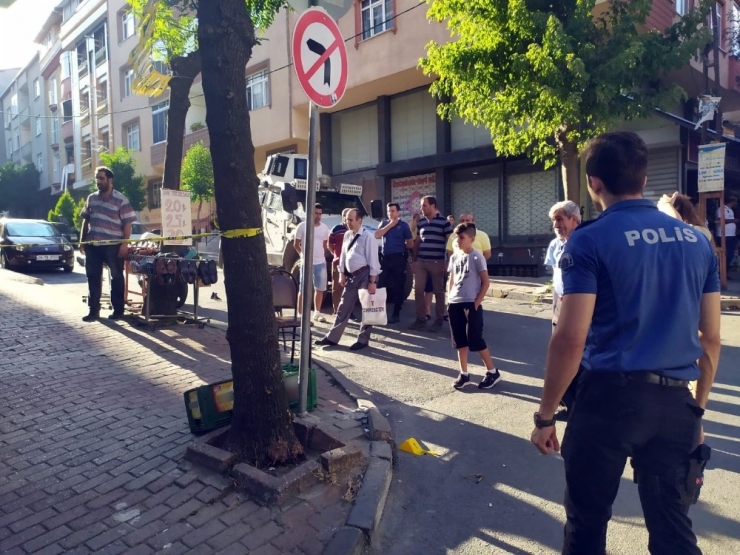 Sultangazi’de Silahlı Kavga: Vurulan Şahsa İlk Müdahaleyi Vatandaşlar Yaptı