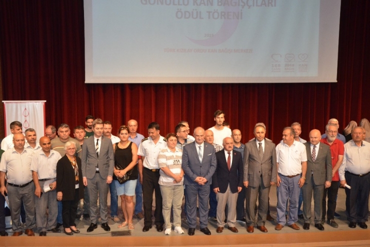 Kan Bağışçıları Ödüllendirildi