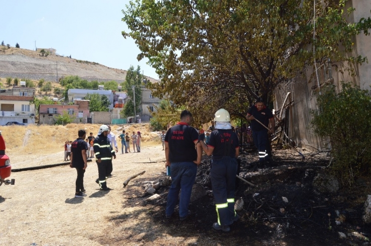 Besni’de Bahçe Yangını Büyümeden Söndürüldü