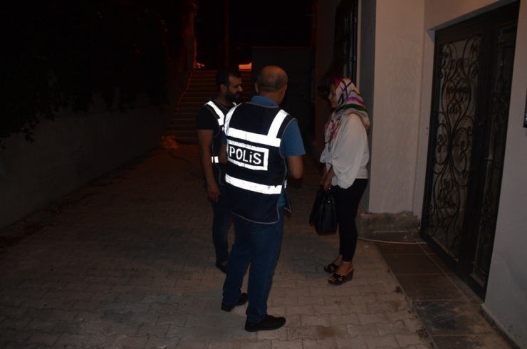 Ziynet Eşyası Ve Parasının Çalındığını Polisten Öğrendi