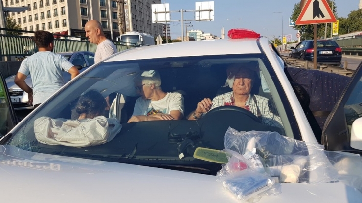 Lüks Araca Çarpan Yaşlı Sürücü Kanlar İçinde Kaldı
