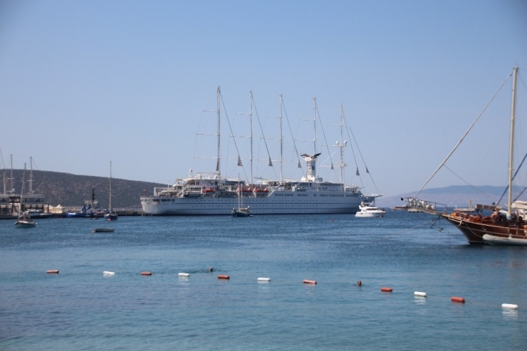 Dünyanın En Büyük Yelkenli Yolcu Gemisi Bodrum