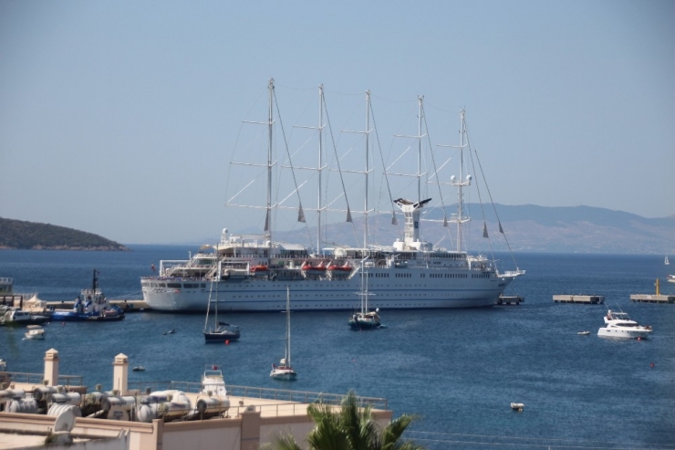 Dünyanın En Büyük Yelkenli Yolcu Gemisi Bodrum