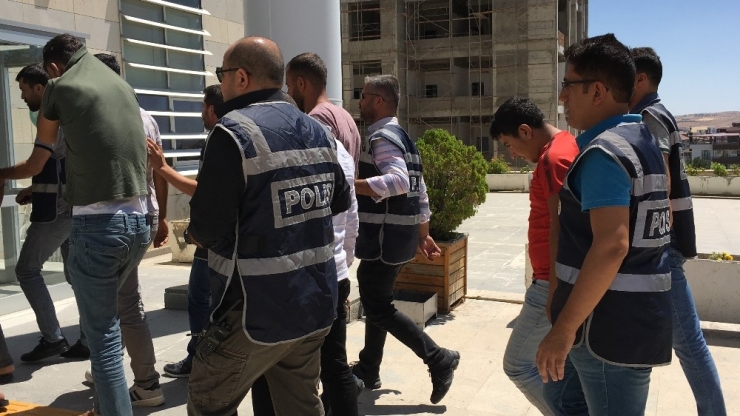 Sahte Polisler, 100 Bin Tl’lik Ziynet Eşyası Dolandırdı, Gerçek Polise Yakalandı