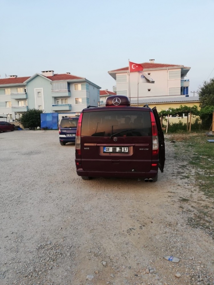 Dilenciler Lüks Araçta Yakalandı