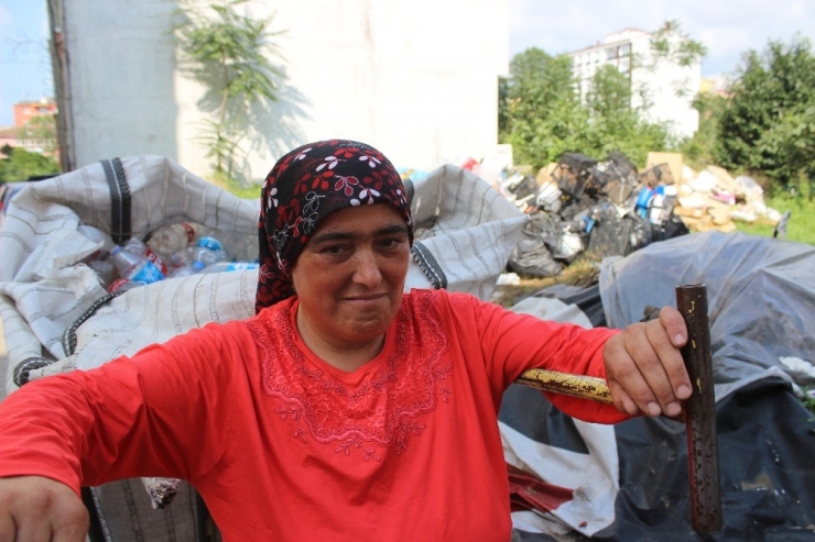 “Her Şey Çocuklarım İçin” Dedi, Parasını Çöpten Kazanmaya Başladı