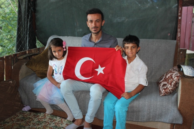 Suriyeli Küçük Kardeşlerin Türkiye Sevgisi