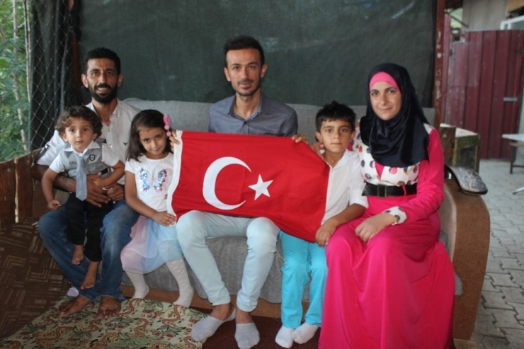 Suriyeli Küçük Kardeşlerin Türkiye Sevgisi