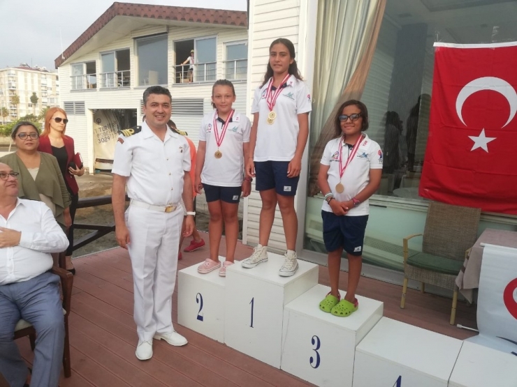 İskenderun’da Sahil Güvenlik Yelken Kupası Şampiyonası Düzenlendi