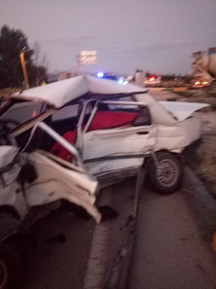 Otomobiller Kavşakta Çarpıştı: 1’i Ağır 5 Yaralı