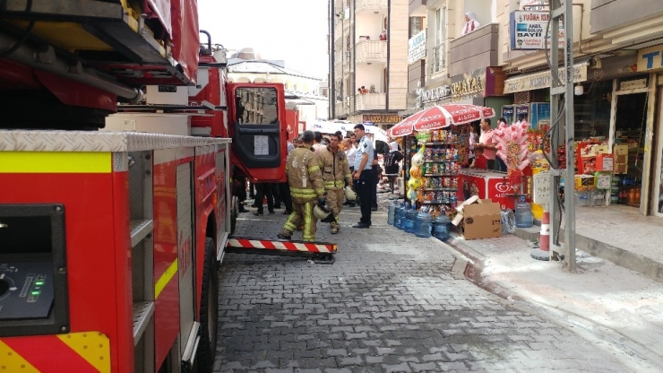 Esenyurt’ta Korkutan Yangın: 20 Kişi Kurtarıldı