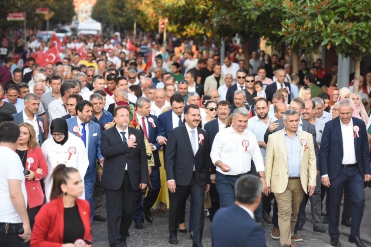 Kurtdere Kortejinde Atlı Zabıta Sürprizi