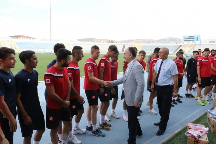 Kırıkkale Belediyesinden Büyük Anadolu Kırıkkalespor’a Spor Malzemesi Yardımı