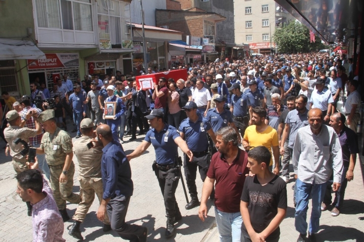 Şehit Uzman Çavuş Kıratlı’yı Binlerce Kişi Uğurladı