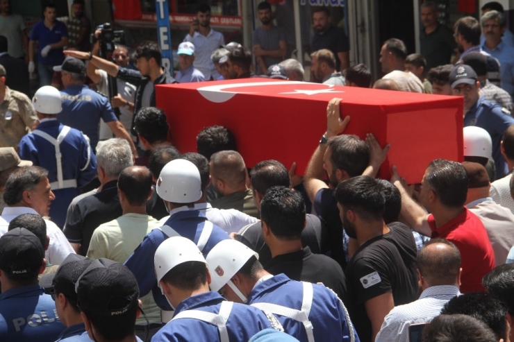 Şehit Uzman Çavuş Kıratlı’yı Binlerce Kişi Uğurladı