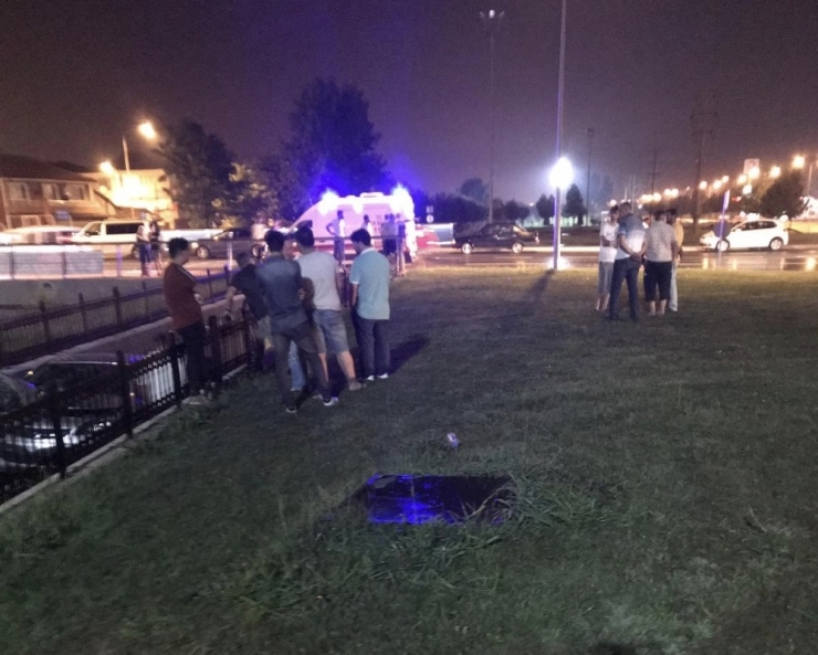 Kontrolden Çıkan Otomobil Kanala Uçtu