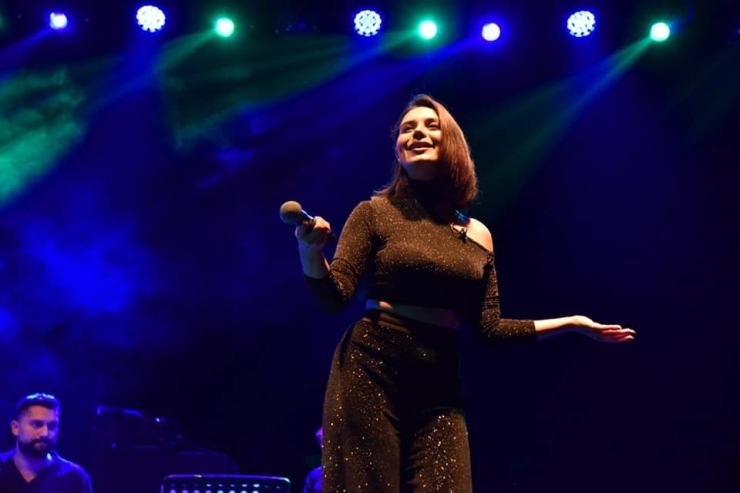 Sanatçı Gizem Coşkun ‘’Güzel Geceler’’ Konserlerinde Sahne Aldı