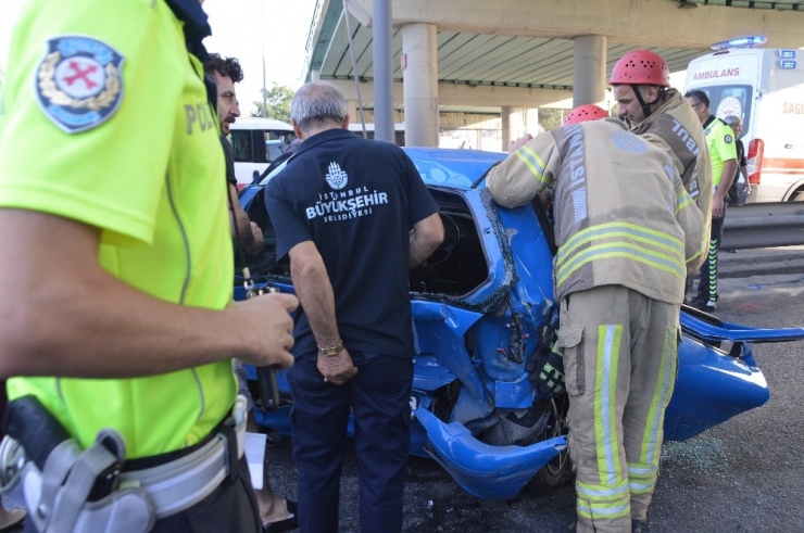 Sefaköy’de Trafik Kazası: 3 Yaralı