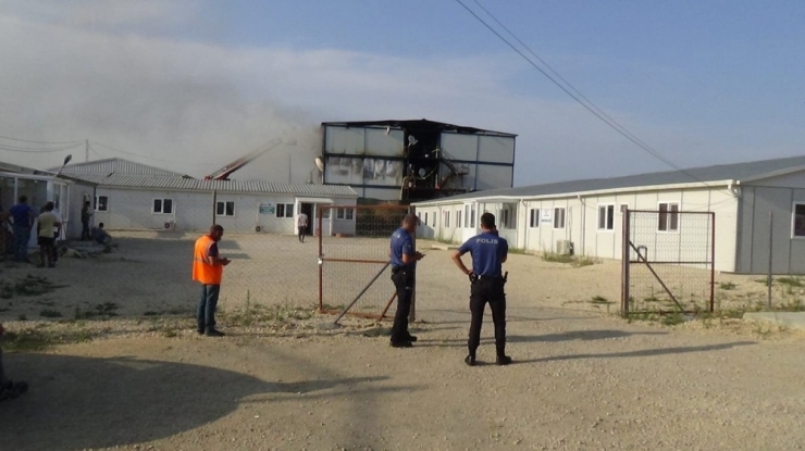Silivri’de İşçilerin Kaldığı Barakalarda Çıkan Yangın Kontrol Altına Alındı
