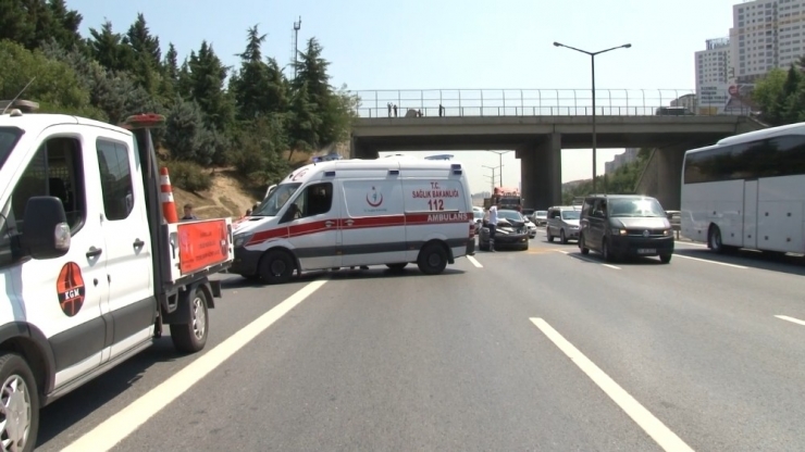 Tem Otoyolunda Karşıdan Karşıya Geçmek İsteyen Şahsa Araç Çarptı: 1 Ağır Yaralı