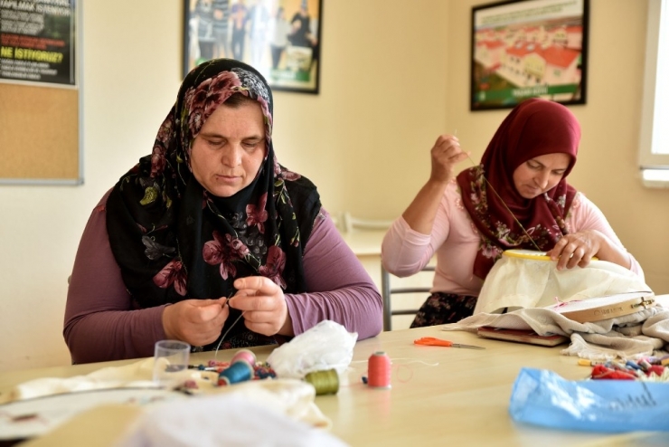 Gündüzler’de Kadınlar Mefruşat Kursunda Buluşuyor