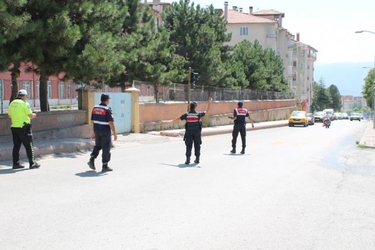 Tosya’da Trafik Ekiplerinden Hız Uygulaması