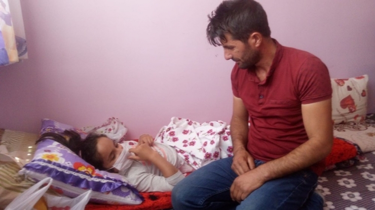 Esmanur Karış’a Ameliyat Desteği