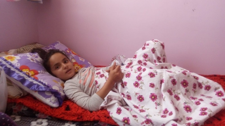 Esmanur Karış’a Ameliyat Desteği