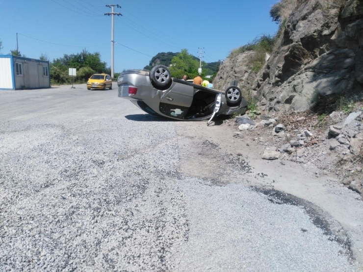 Mıcıra Kapılan Otomobil Takla Attı: 4 Yaralı