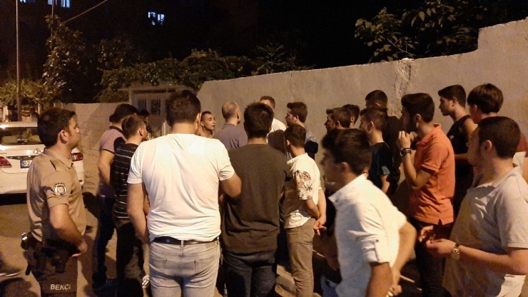 13 Yaşındaki Çocuğun Katil Zanlısının Evinin Önünde Gergin Bekleyiş