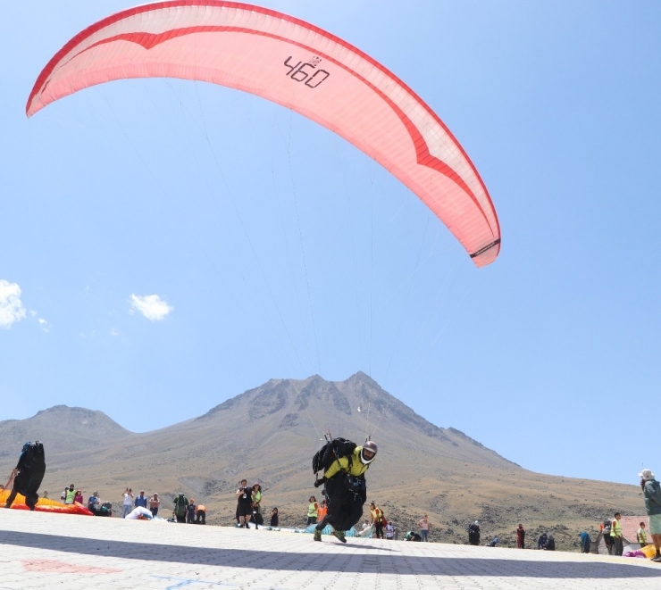 Aksaray’da Uluslararası Yamaç Paraşütü Rusya Açık Şampiyonası Başladı