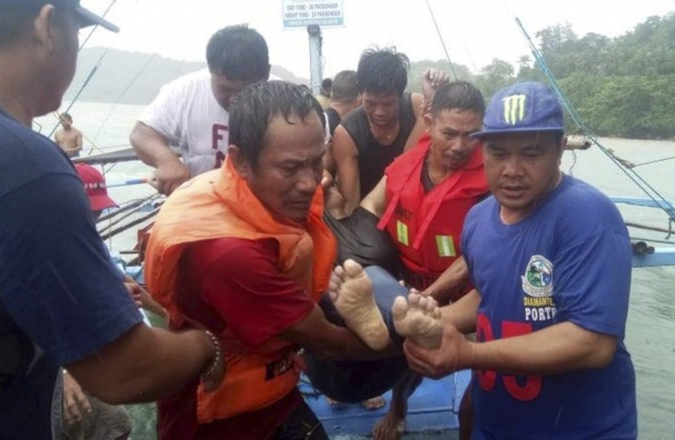 Filipinler’de 3 Feribot Alabora Oldu: 31 Ölü