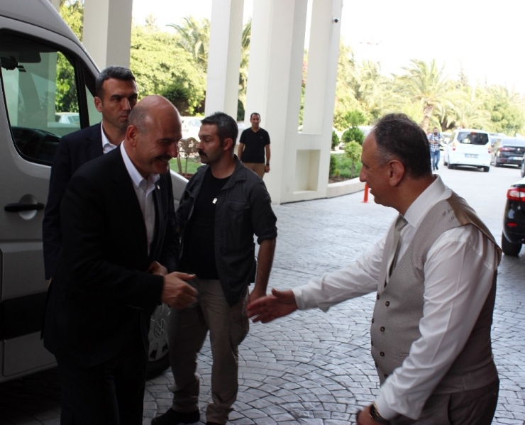 Bakan Soylu Hatay’da Ak Parti’li Belediye Başkanlarıyla Bir Araya Geldi