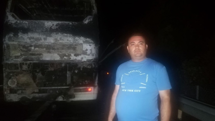 Çeşme’de Tur Otobüsü Alev Alev Yanarak Küle Döndü