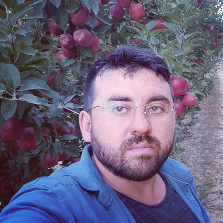 Altını Bıraktı Elma İle Güldü