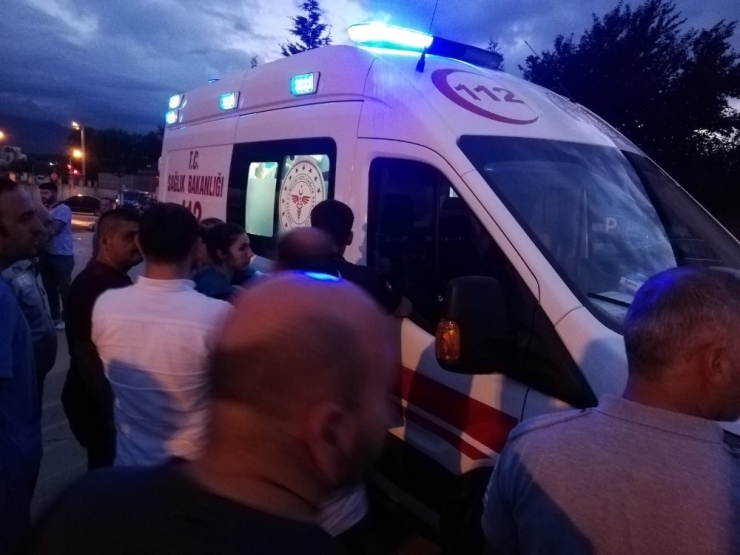 Elini Kaptırdığı Kıyma Makinesiyle Hastaneye Kaldırıldı