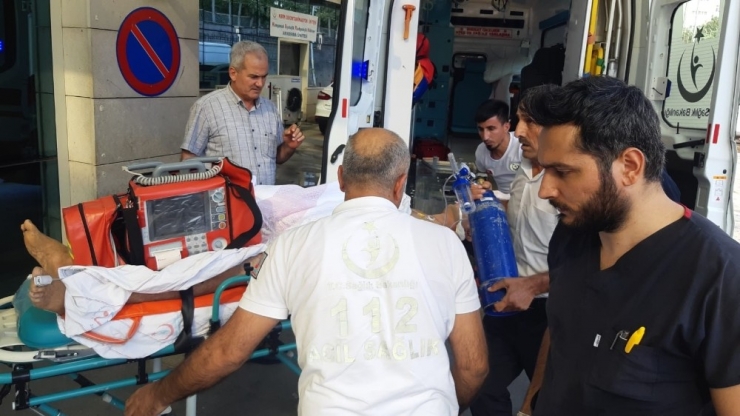 Siirt’te Elektrik Akımına Kapılan Garson Ağır Yaralandı