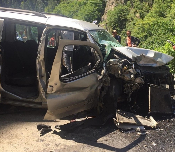 Trabzon’da Trafik Kazası: 1 Ölü, 3 Yaralı