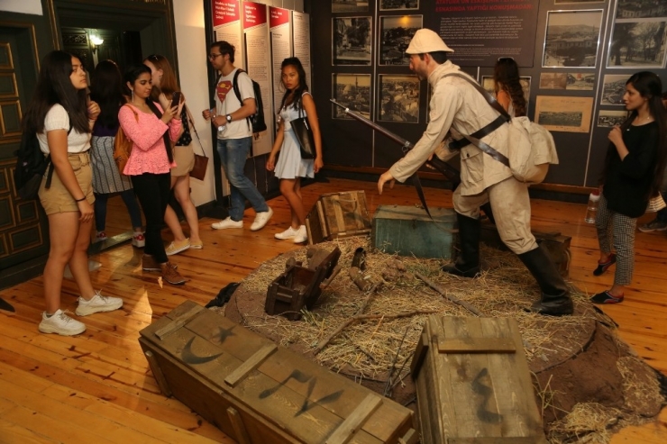 Aıesec Gönüllüleri Atatürk’ü Yazdı