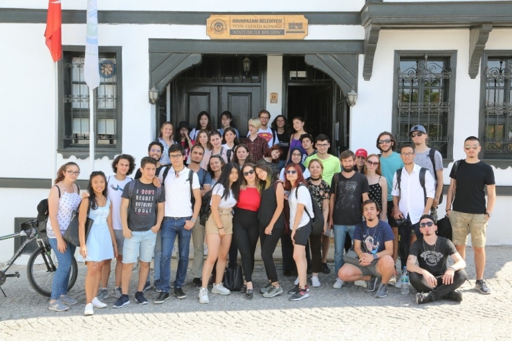 Aıesec Gönüllüleri Atatürk’ü Yazdı