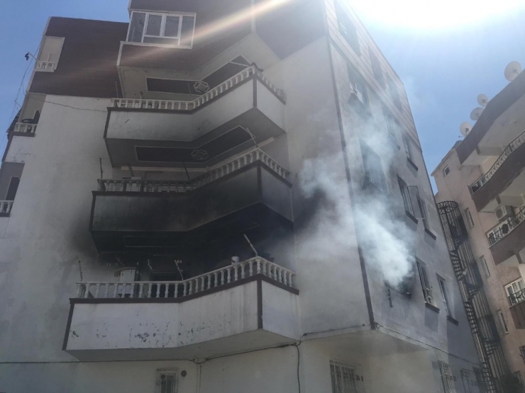 Yangında Mahsur Kalanları Polis Kurtardı