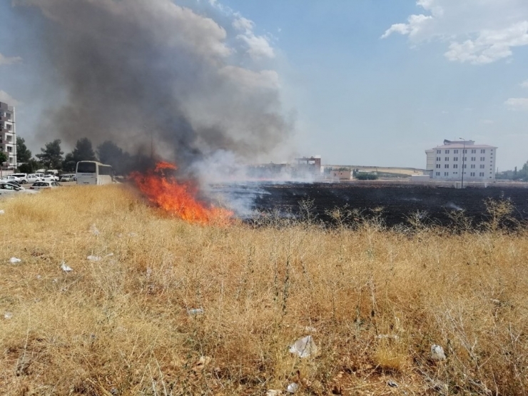 Hastane Yakınında Korkutan Yangın