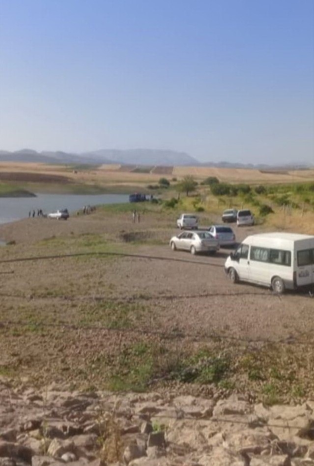 Kayan Traktör Gölete Düştü