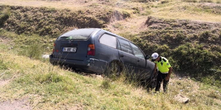 Boş Sulama Kanalına Düşen Otomobil Korkuttu