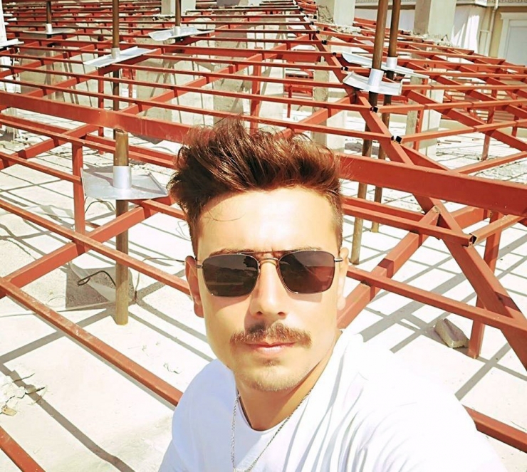 Karanlıkta Çalışan Annesine Seyyar Elektrik Hattı Çeken Genci Elektrik Çarptı