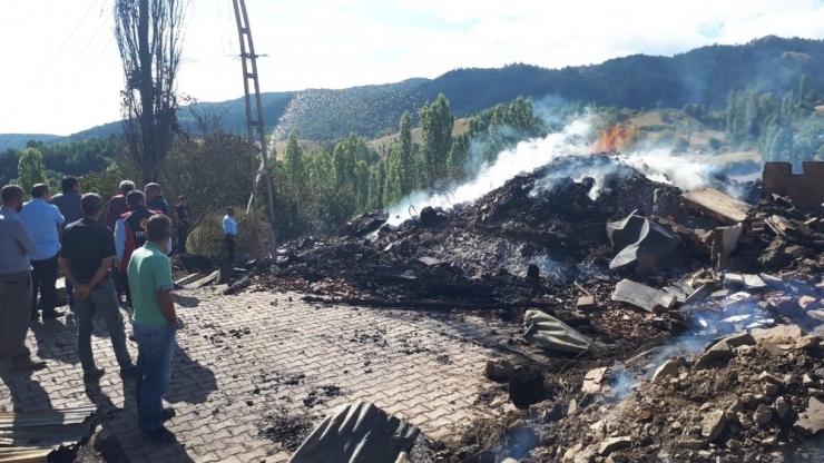 Çorum’daki Yangında Yaralar Sarılmaya Başlandı