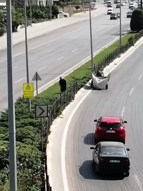 At Arabası İle Geldi Yol Ortasındaki Demir Bariyeri Çaldı