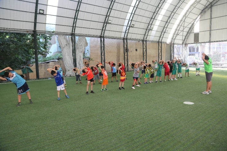 Erdemli’de Yaz Spor Kursları Sürüyor